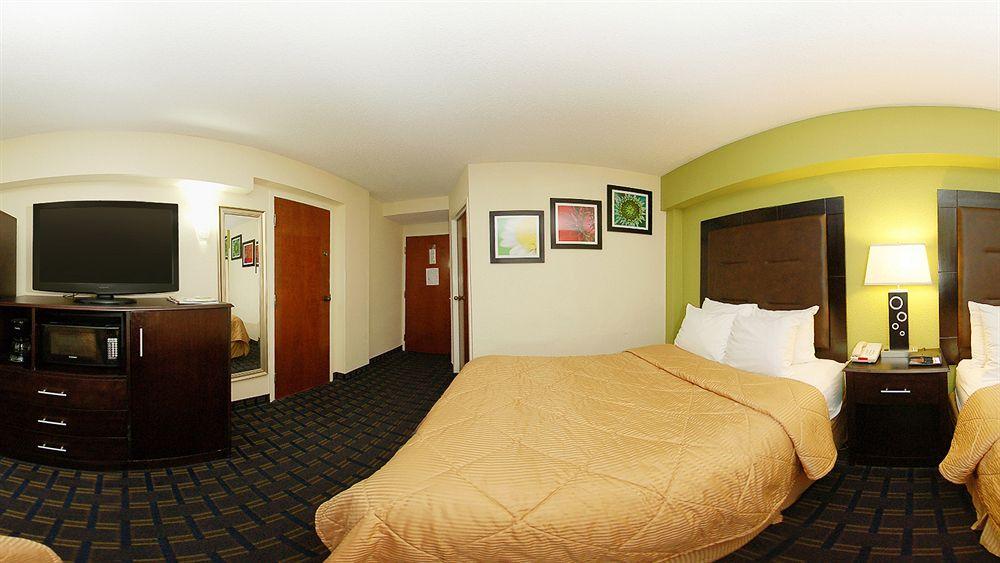 Quality Inn & Suites Greenville Near Downtown Εξωτερικό φωτογραφία