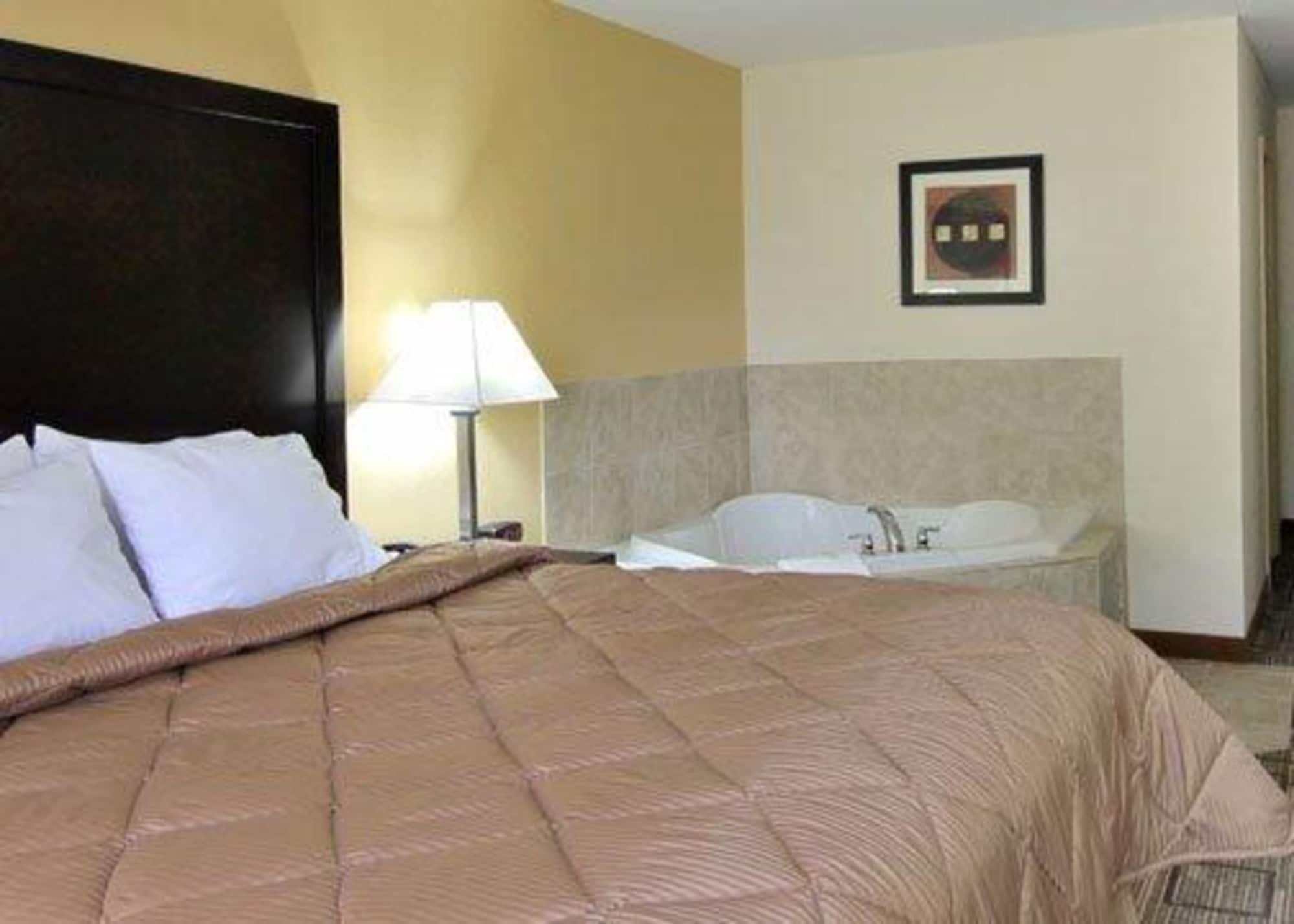 Quality Inn & Suites Greenville Near Downtown Εξωτερικό φωτογραφία